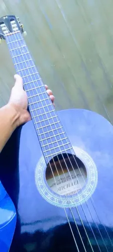 Violão Michael pra vender logo 