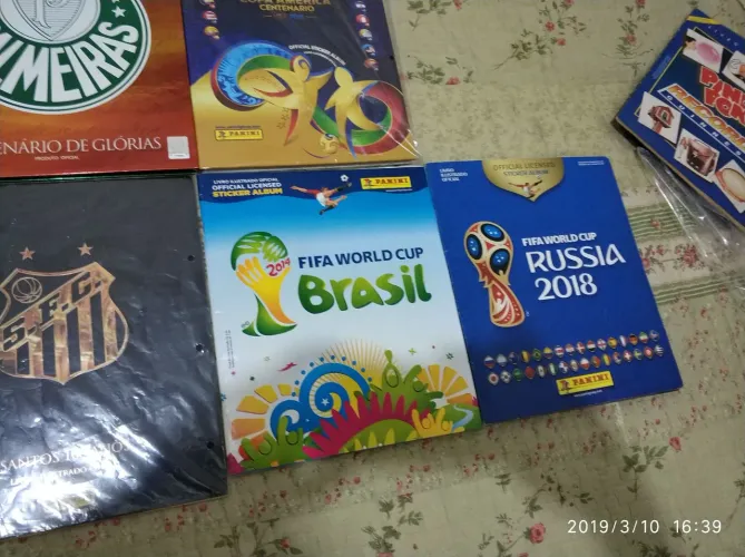 Álbuns de figurinhas Copa do Mundo e outros