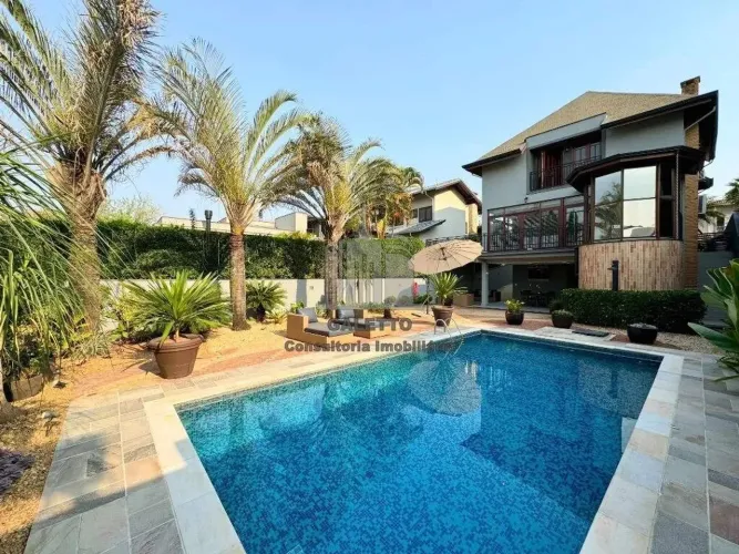 Casa à venda no condomínio Reserva Colonial, em Valinhos, 5 quartos, 3 suítes, piscina e s
