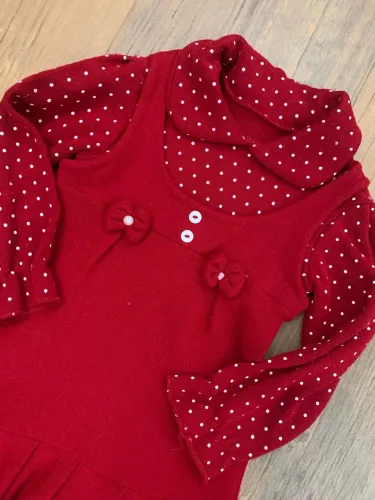 Vestido infantil em tricô.