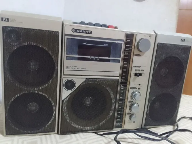Radio sanyo am/ fm com.deck