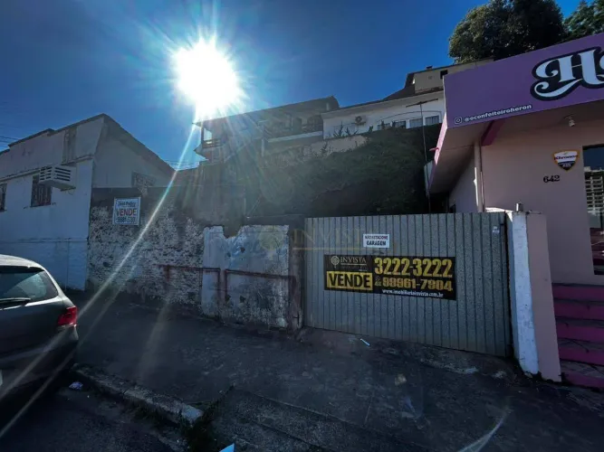 Terreno à venda no bairro Estreito em Florianópolis.