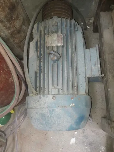 Vendo motor 7.5 cv trifásico 220/380 1114 rpm