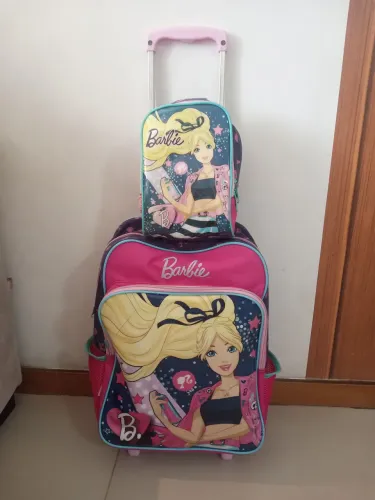 Mochila de rodinhas Barbie - seminova + lancheira térmica