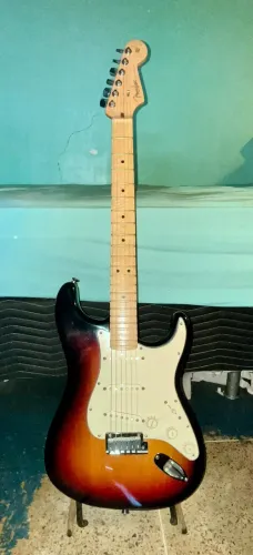 Guitarra Fender American Stratocaster