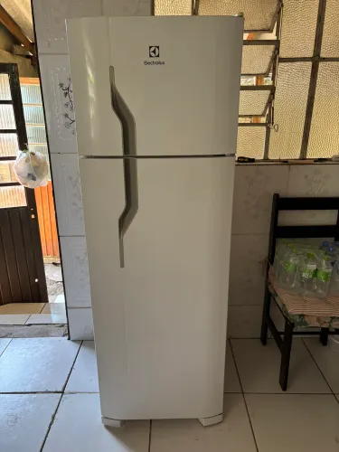 Geladeira Electrolux Cycle Defrost 260L Super Freezer Duplex Branca