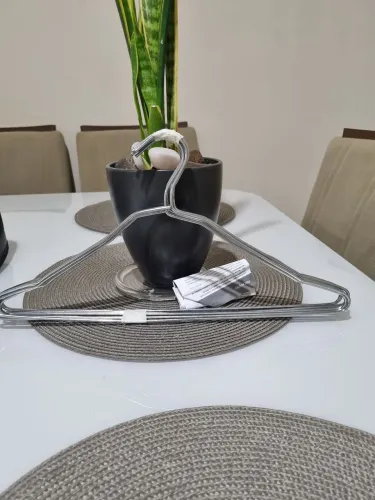 7 Cabides de metal para roupas