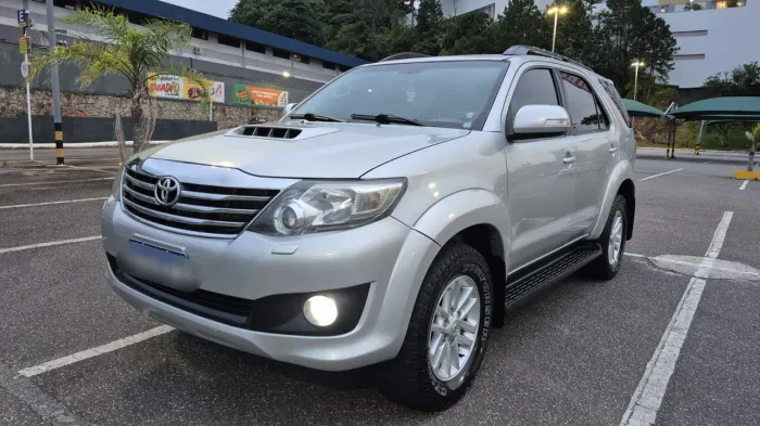 Toyota Hilux SW4 SRV D4-d 4X4 3.0 TDI Dies. AUT 2013