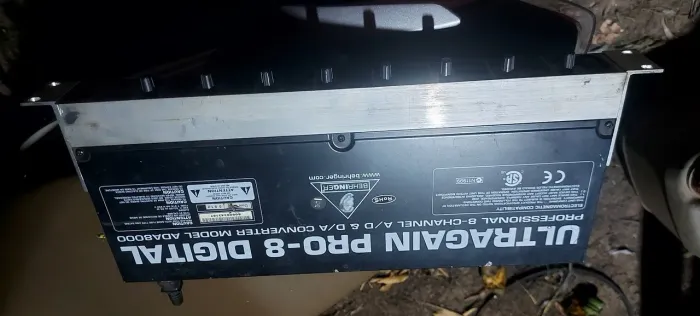 Interface de Áudio Behringer Ultragain Pro-8 Digital ADA8000