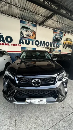 Toyota Hilux SW4 SRX Plat. 4X4 2.8 TB Die. Aut. 2025