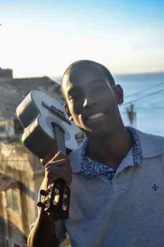 Aula de cavaquinho e violão on-line/presencial