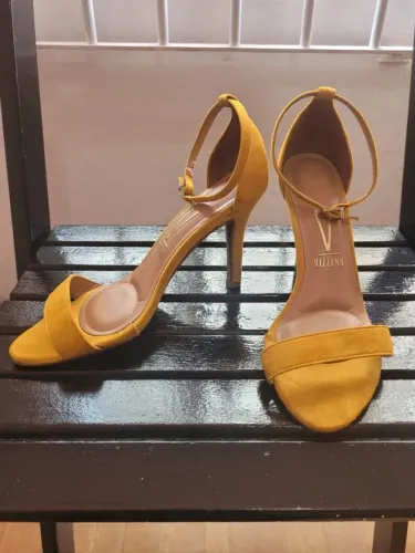 Sandália Salto Fino Vizzano - Amarela - tam. 36