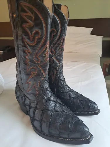 Oferta de Black friday Bota em couro de pirarucu Martins country.