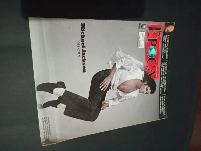 Revista Isto É (edição especial Michael Jackson)