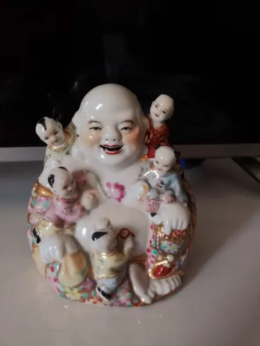 Buda em porcelana 
