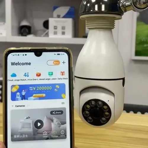 Câmera IP Inteligente Lâmpada Yoosee - R$ 109,99