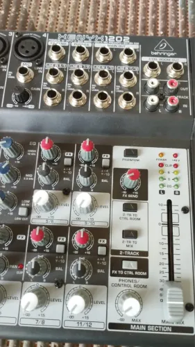 Console Behringer 1202 Xenyx De Mistura Bivolt