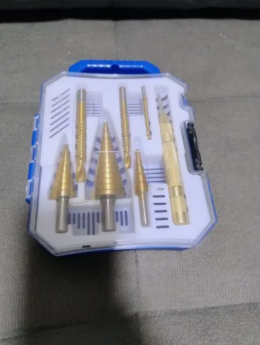 Kit brocas escalonadas + punção e maleta