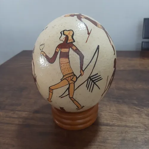 Ovo de avestruz com Pintura Assinado 