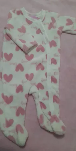 Macacão Bebê Menina Estampado Corações Com Pezinho - Avenida 