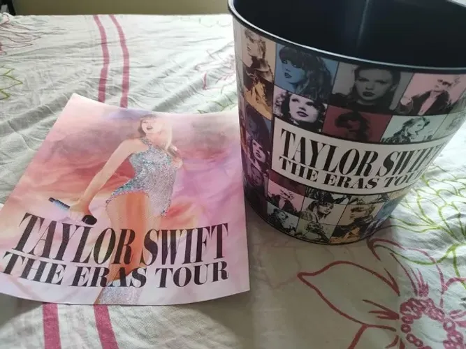 balde e poster Taylor Swift - The eras tour