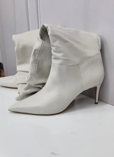 Bota Schutz cano médio