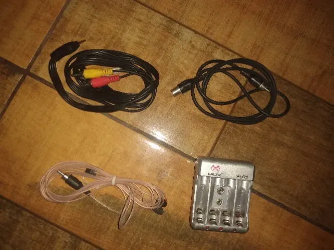 Lote de Cabos e Adaptadores - Não vendo separado Tudo por R$ 20