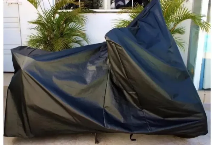 Capa para cobrir motos ou bicicleta impermeável e forrada.