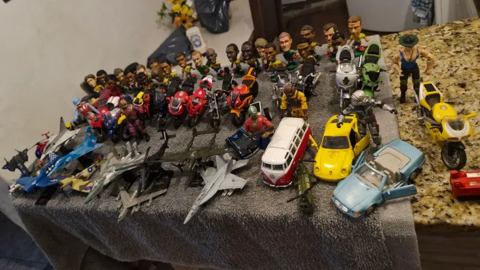 Coleção de boneco mini craque/motos/aviões/carros