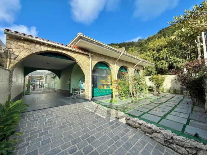 Casa à Venda no Guaiuba no Guarujá | Alfa Imóveis