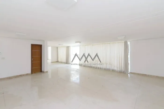 Casa à Venda ou Locação no Bairro Mangabeiras | 620 m² - 6 quartos.