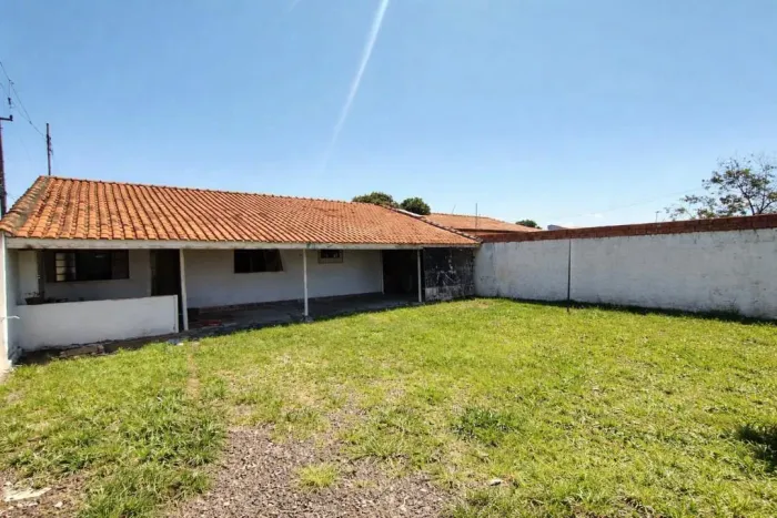 Casa no bairro jardim tropical próximo ao supermercado aliança terreno grande de esquina