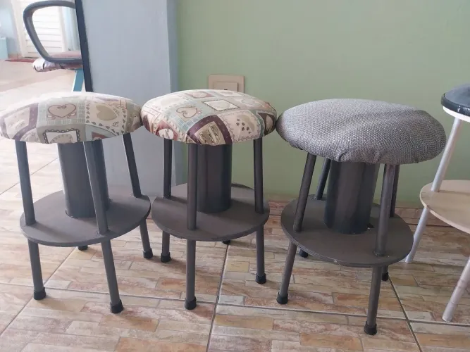 Vendo banquetas em ótimo estado.