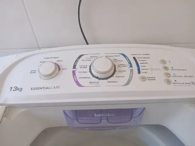 Máquina de lavar 13 kg eletrolux,  funciona tudo porém,  está vazando embaixo 400,00