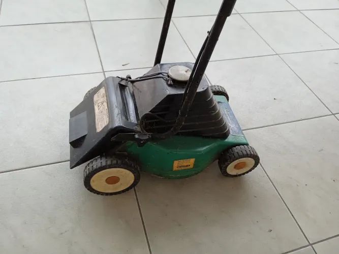 Carrinho cortador de grama 900W