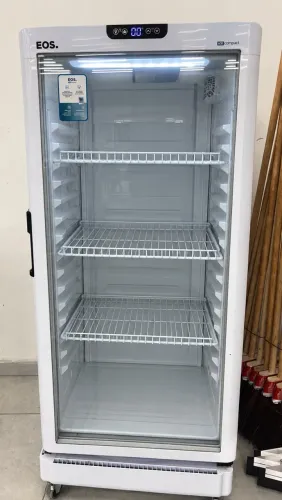 Refrigerador Expositor Vertical EOS de 198 Litros