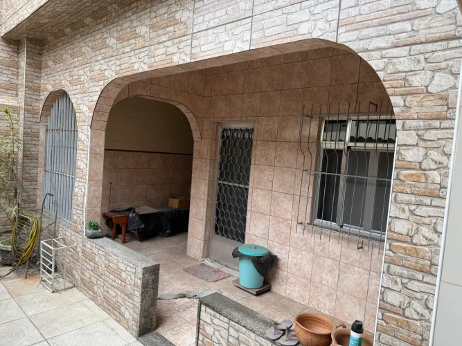 Casa de 2 andares em Santa Cruz da Serra