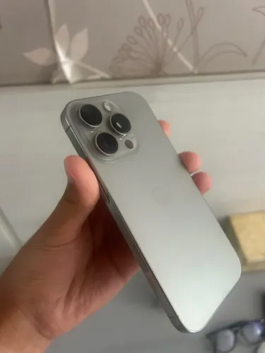 iPhone 16 Pro Titanium