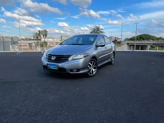 Honda City Sedan Sport 1.5 Flex 16V 4P Mec. 2014