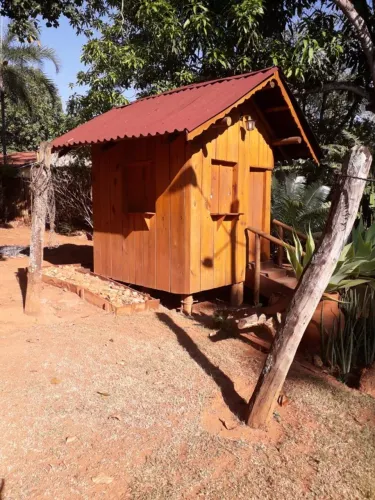 Contrata-se caseiro para trabalhar em serviços de chácara