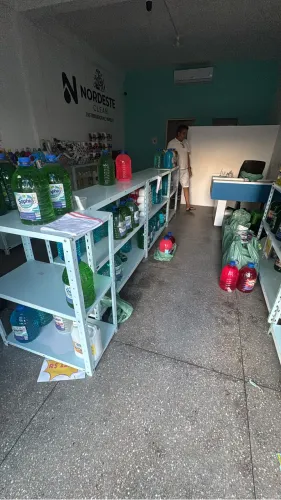 VENDO OU TROCO PRATELEIRAS COMÉRCIO
