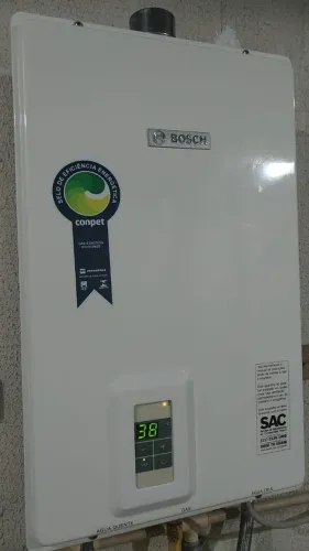 Aquecedor glp Bosch digital 25L impecável tudo funcionando e 8 meses de garantia .