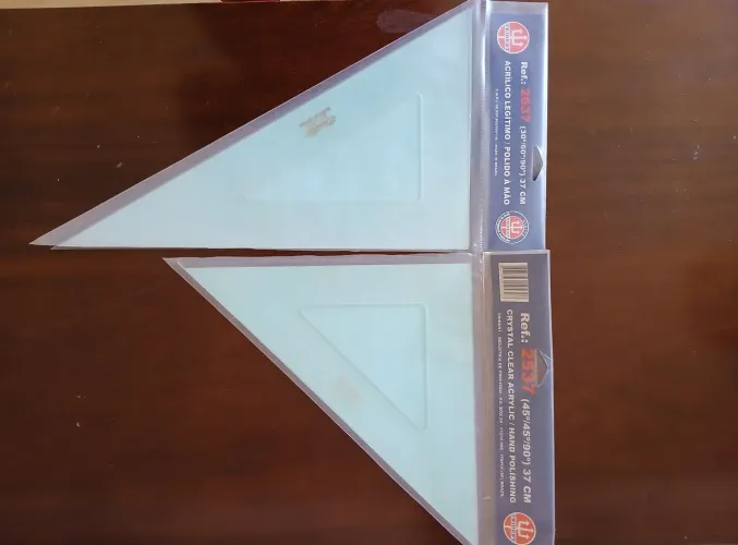 Esquadros de acrílico Trident.