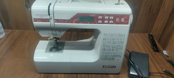Máquina de costura elgin