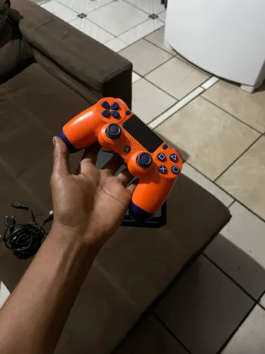 PS4 SLIM + 1 CONTROLE ORIGINAL