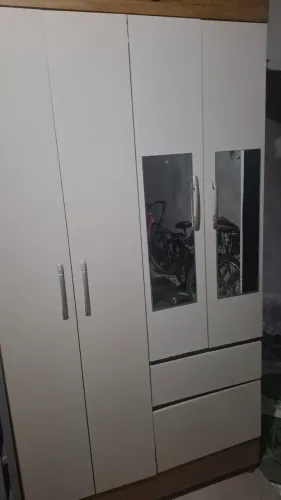 VENDO GUARDA ROUPA DE 4 POSTAS PRA VENDE LOGO