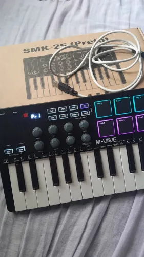 Teclado MIDI novíssimo top