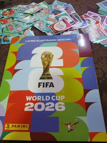 Álbum da copa 2026 mais 100 figurinhas sem repetir com 5 brilhantes