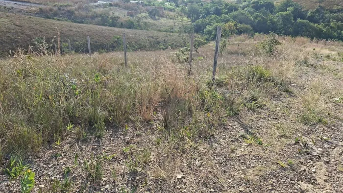 Vendo uma agio de uma chácara 20 mil. prestações de500 por mês falta 20 prestações de 500
