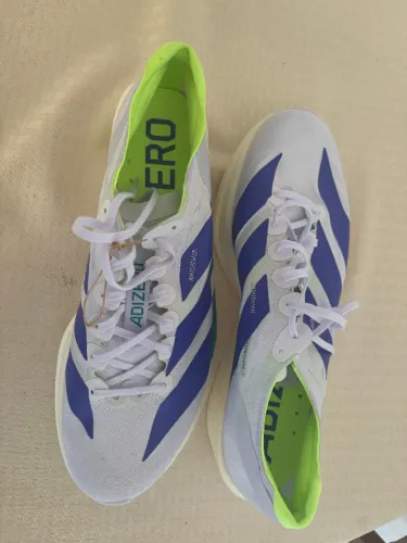 Tênis novo ADIZERO, Especial para corredores.